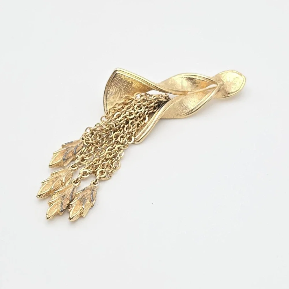 Vtg  CROWN TRIFARI Brooch Pin Chains w Leaf Tips Dangling Brushed Gold Tone 4
